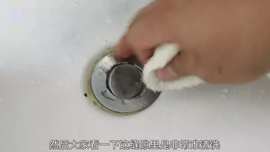 為什麼衛生間裡要放枚硬幣?看完才明白,快提醒家人還不晚!