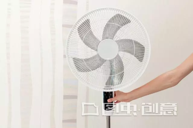 電風扇髒了難清洗?教你一個方法,不要拆不要洗,幾分鐘變乾淨!