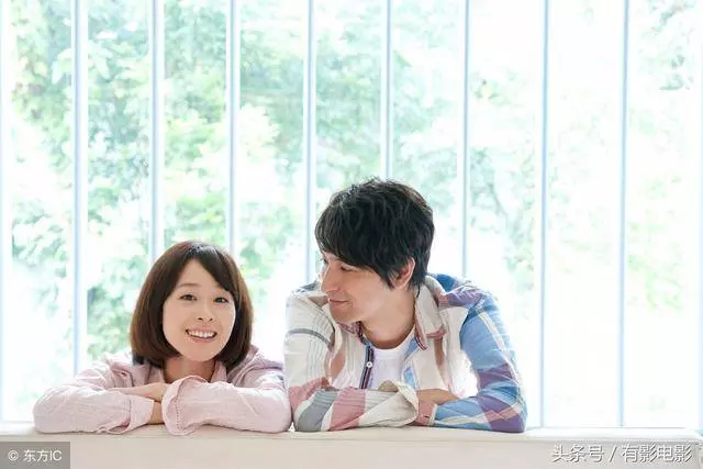 未婚妻吃飯時故意把湯潑奶奶身上,爸爸沒怪她,還給她10萬