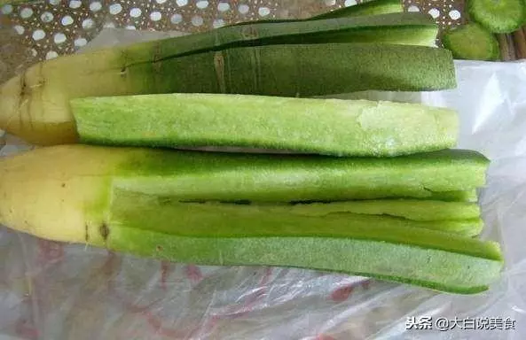 第一次去男友家,婆婆用蘿蔔充當水果招待兒媳,吃過後沉默不語