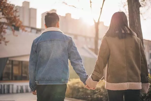我帶老公回娘家卻聽見我哥在罵他,他受委屈了也不還口