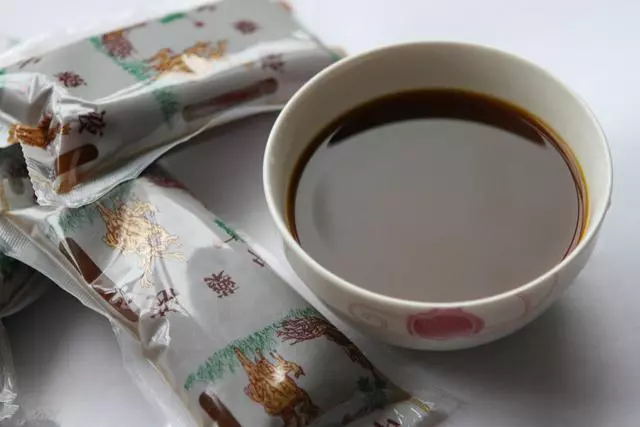 老人進城幫帶孩子,晚上房間傳出藥味,兒媳隔天送她回老家