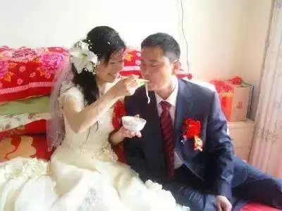 小叔結婚,新娘不想和公婆同住,公婆竟不打招呼搬到陪嫁房裡