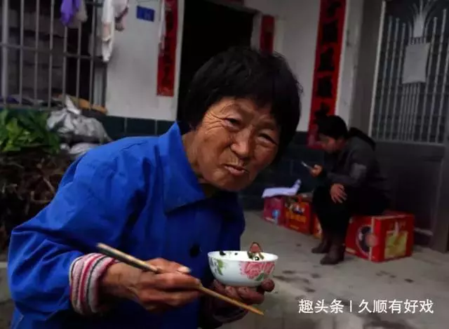 婚後婆婆住俺家,打掃衛生髮現婆婆的轉帳記錄,俺把她交給小姑子