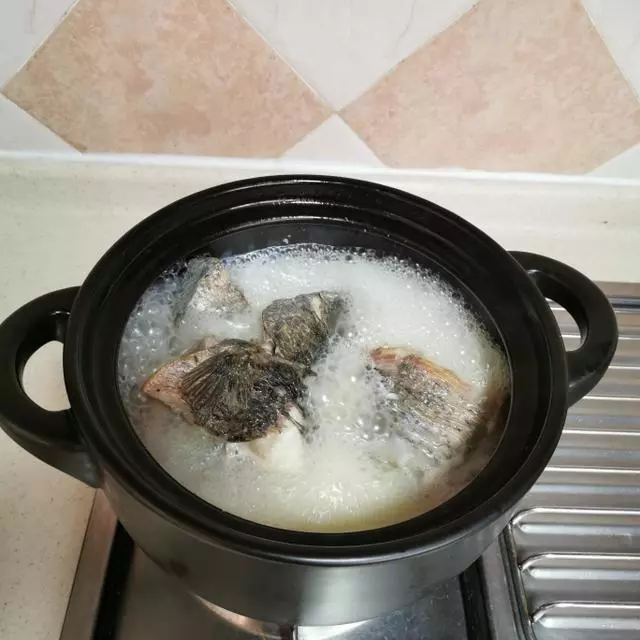 鮮美濃郁的14種魚湯的做法,連吃10天也不膩,看著就流口水