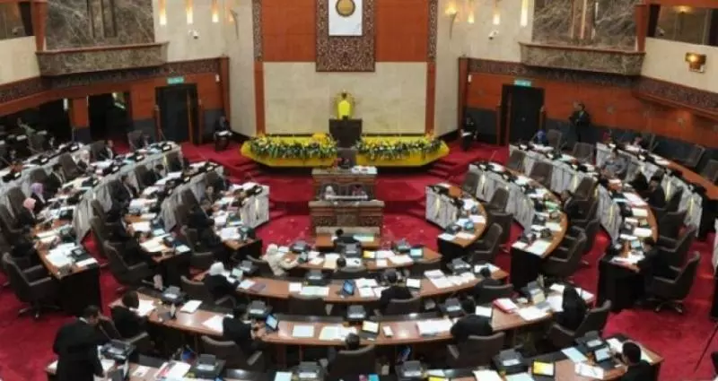 【土團州議員不滿劉天球】國會上向他出手!結果出乎意外!