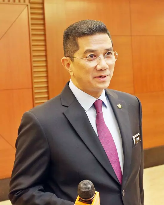 【土團州議員不滿劉天球】國會上向他出手!結果出乎意外!