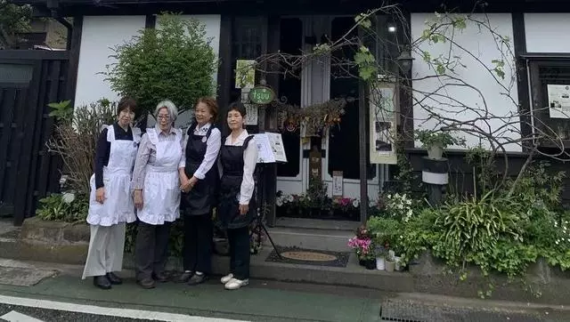 日本「奶奶女僕店」走紅,平均年齡70歲,每天卻座無虛席
