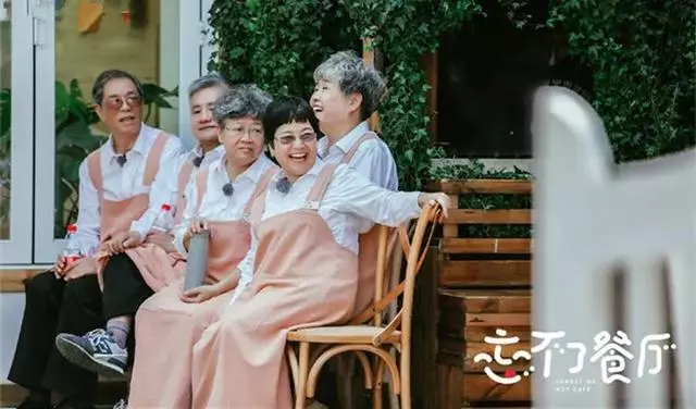 日本「奶奶女僕店」走紅,平均年齡70歲,每天卻座無虛席