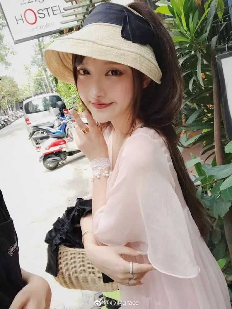 不小心還故意?百萬網紅竟直播福利…粉絲開心飽眼福