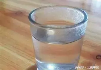 早上醒來,第一件事不是穿衣、喝水,而是...,可惜知道的人太少了,年過四十的人更要看