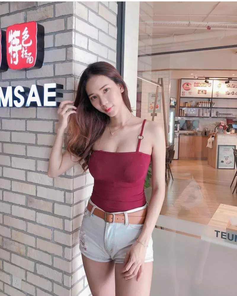 小姐姐沛妤隨便穿著出街自拍給粉絲看,粉絲看了發言果然不錯哦~