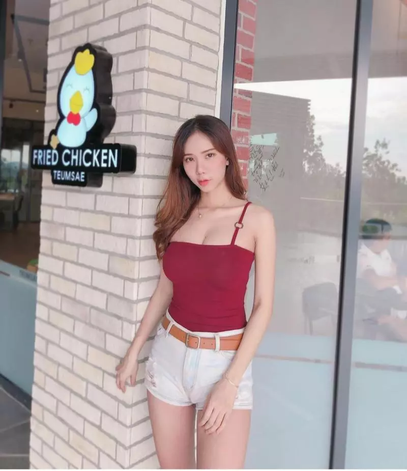 小姐姐沛妤隨便穿著出街自拍給粉絲看,粉絲看了發言果然不錯哦~