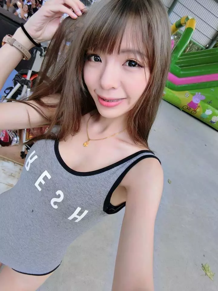 美過人的「超級辣媽」蕾蕾,窈窕曲線不愧是小精靈,變身兔女郎也輕而易舉!