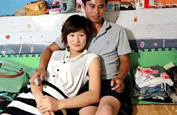 回父母家拜年,老公醉酒後拿兩萬塊錢塞給我媽,我直接給他一巴掌
