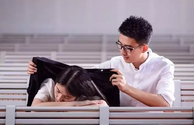 婚後和老公回公婆家過年,年夜飯時嫂子說一話,我立馬放碗走人!
