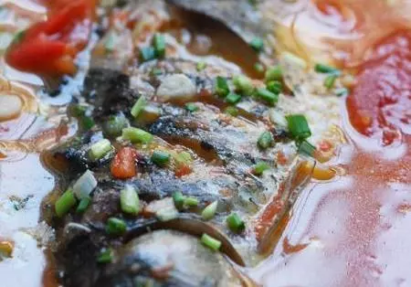 鯽魚的19種做法,魚肉鮮嫩骨刺酥軟,美味下飯,待客倍有面子