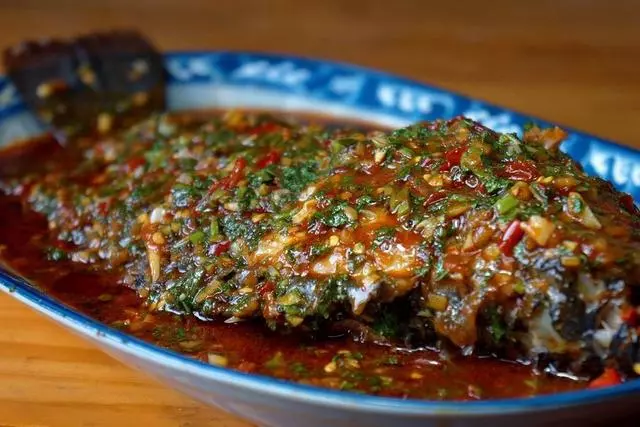 鯽魚的19種做法,魚肉鮮嫩骨刺酥軟,美味下飯,待客倍有面子