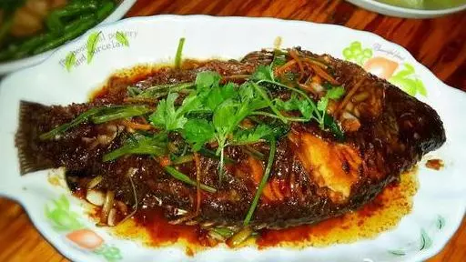鯽魚的19種做法,魚肉鮮嫩骨刺酥軟,美味下飯,待客倍有面子