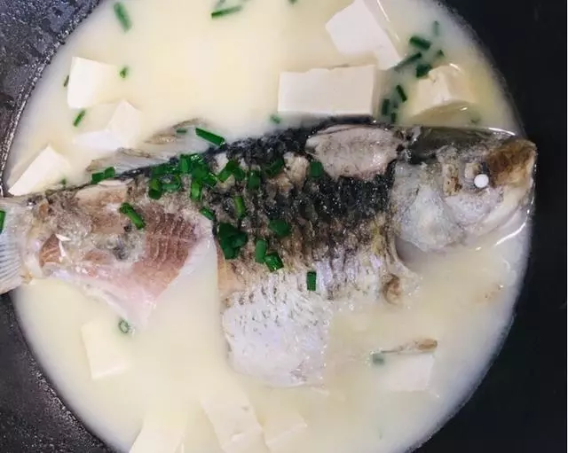 鯽魚的19種做法,魚肉鮮嫩骨刺酥軟,美味下飯,待客倍有面子