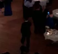 「20張讓你看懂小花童內心崩潰劇場的超爆笑婚禮照片」#2大人的世界太複雜