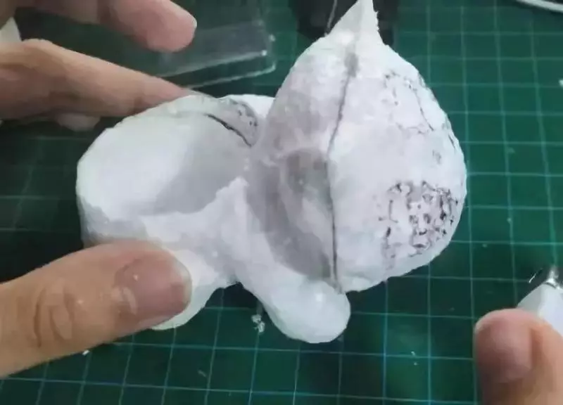 宮崎駿動畫被奶爸搬到現實,房子比手指還小,30萬粉絲每日在線催更