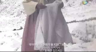 這對相戀76年的「甜蜜情侶」,「枯燥」日常卻讓人從頭哭到尾:時間這條河太寬,我們總會被相隔在兩岸