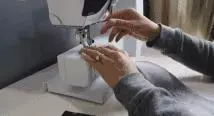 這位媽媽10年來只給孩子穿舊衣服,卻狂圈10萬粉絲,火遍全網