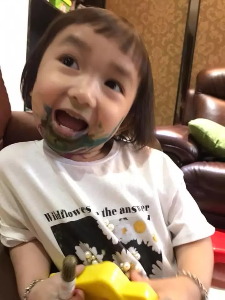 媽媽憶當年,年輕貌美,為生小孩身材全走樣!兒子笑稱「我的錯嗎?」