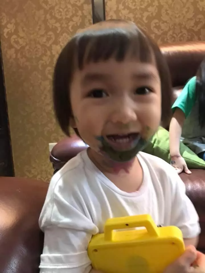 媽媽憶當年,年輕貌美,為生小孩身材全走樣!兒子笑稱「我的錯嗎?」