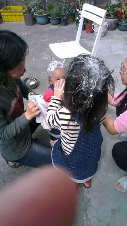 媽媽憶當年,年輕貌美,為生小孩身材全走樣!兒子笑稱「我的錯嗎?」