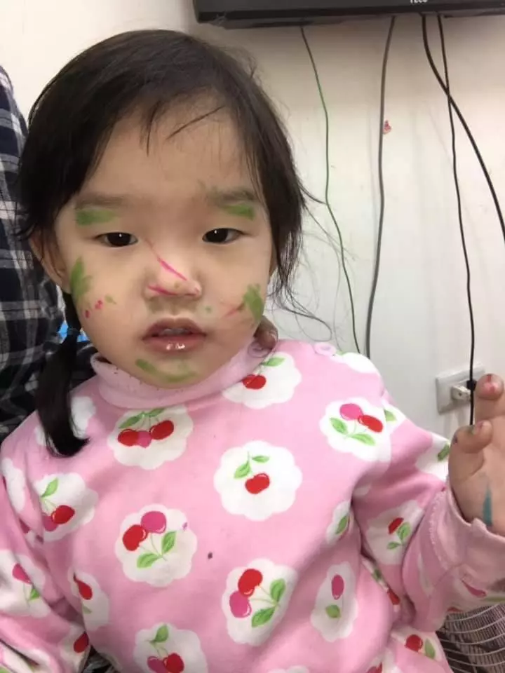媽媽憶當年,年輕貌美,為生小孩身材全走樣!兒子笑稱「我的錯嗎?」