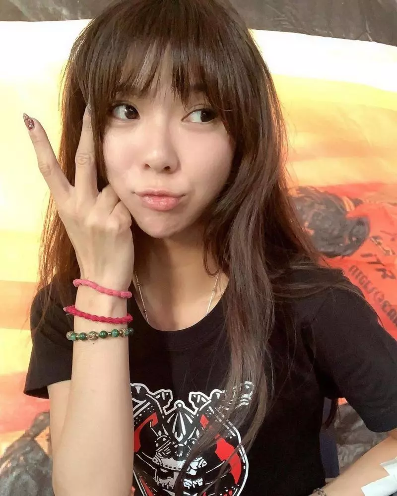 連司機都敬畏!正妹賽車手「陳綠Green Chen」,安全帽脫下更讓人讚嘆!