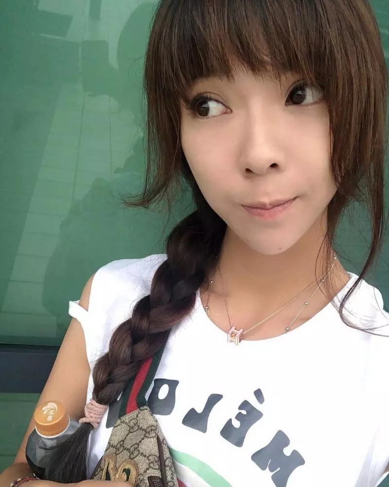連司機都敬畏!正妹賽車手「陳綠Green Chen」,安全帽脫下更讓人讚嘆!