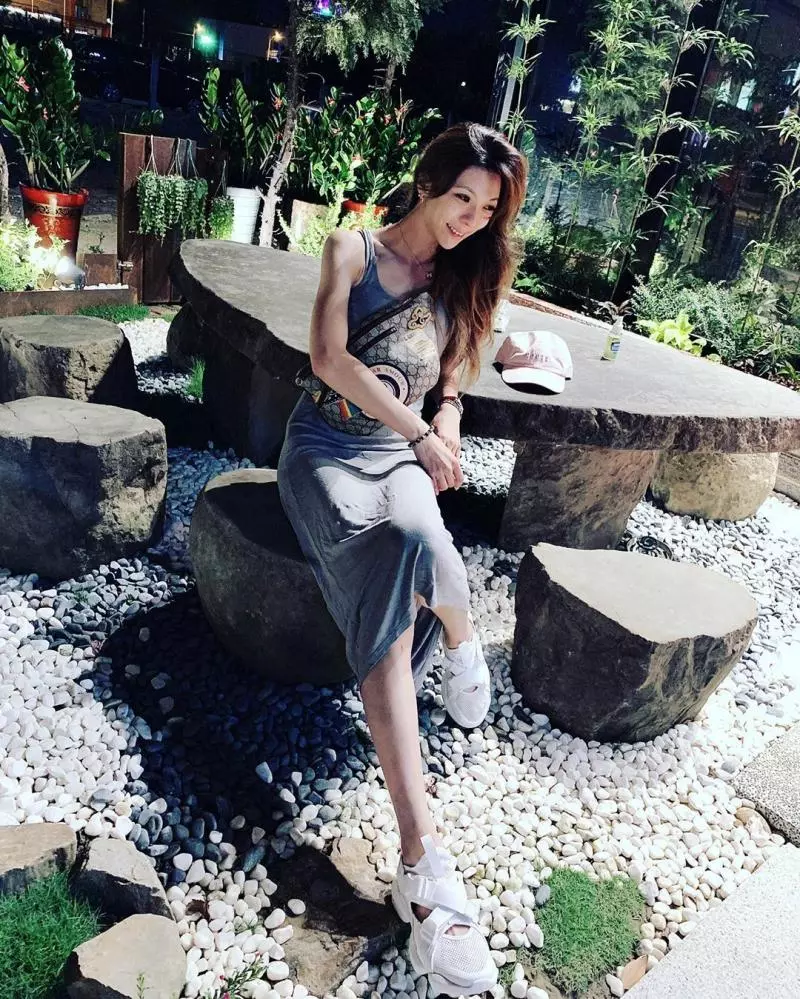 連司機都敬畏!正妹賽車手「陳綠Green Chen」,安全帽脫下更讓人讚嘆!
