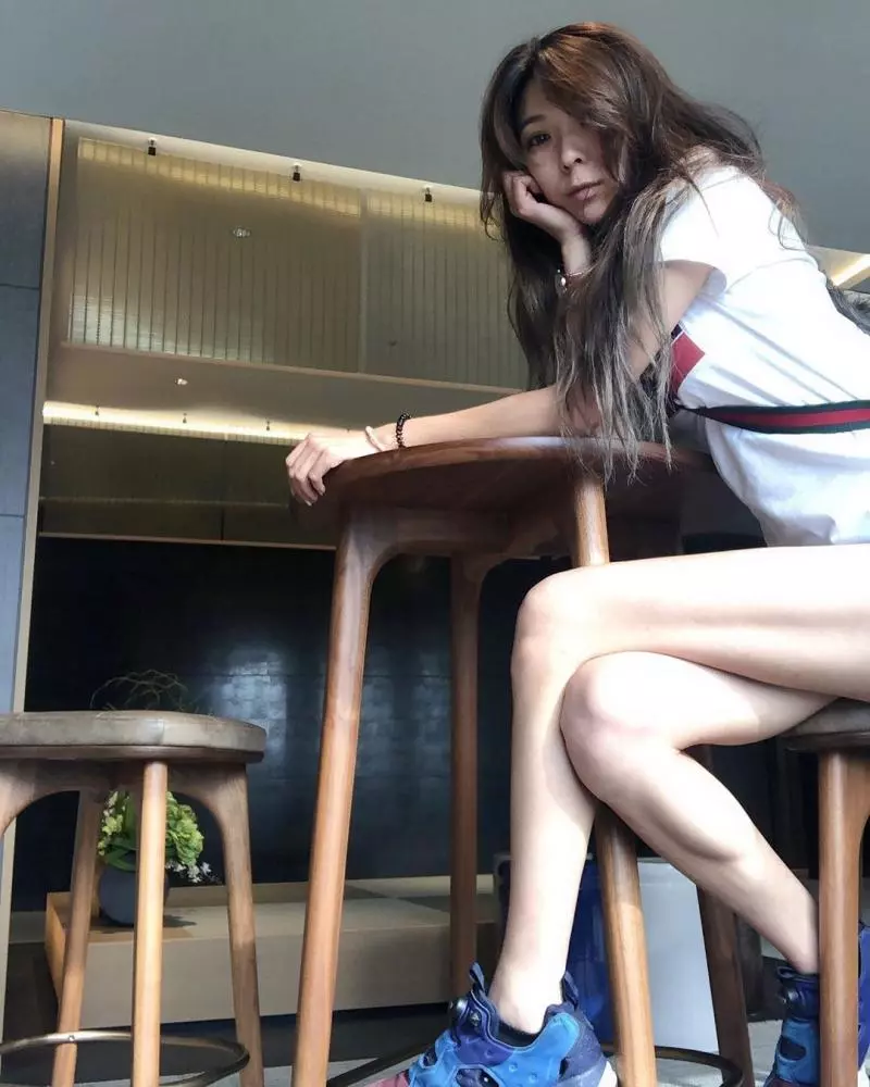 連司機都敬畏!正妹賽車手「陳綠Green Chen」,安全帽脫下更讓人讚嘆!