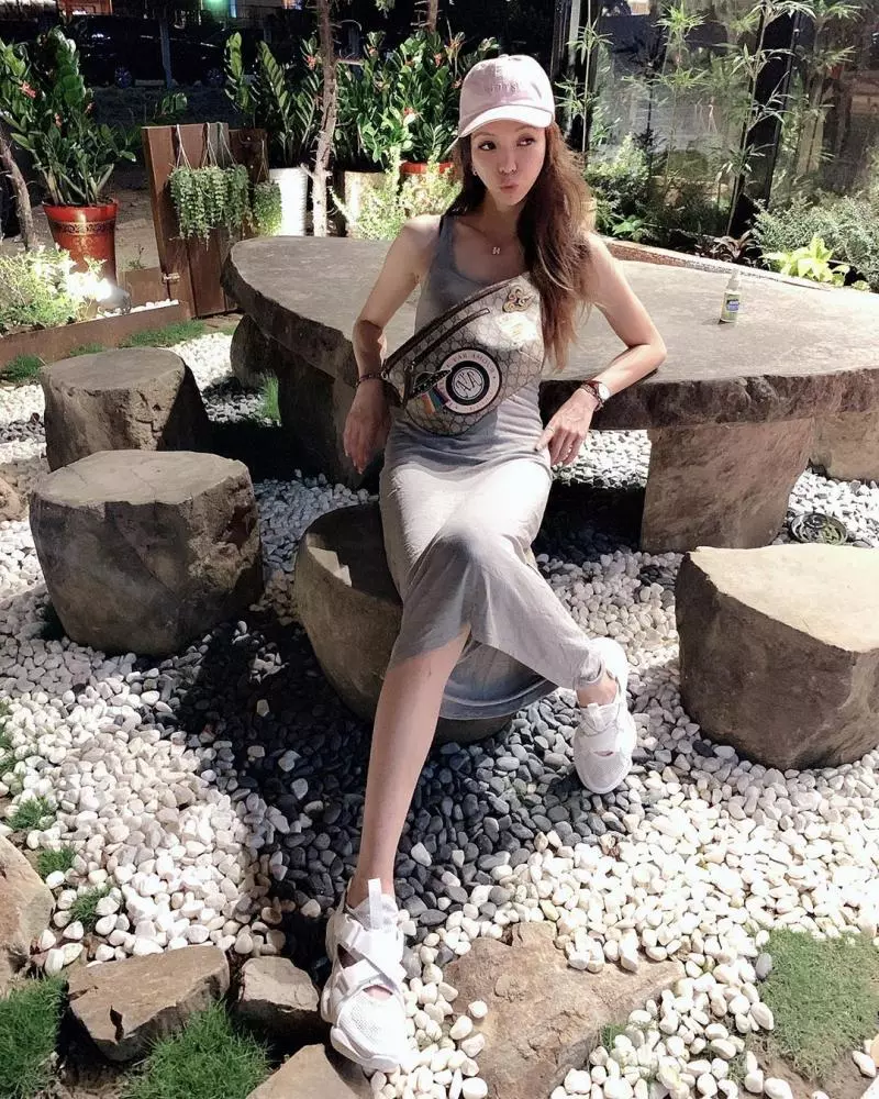 連司機都敬畏!正妹賽車手「陳綠Green Chen」,安全帽脫下更讓人讚嘆!