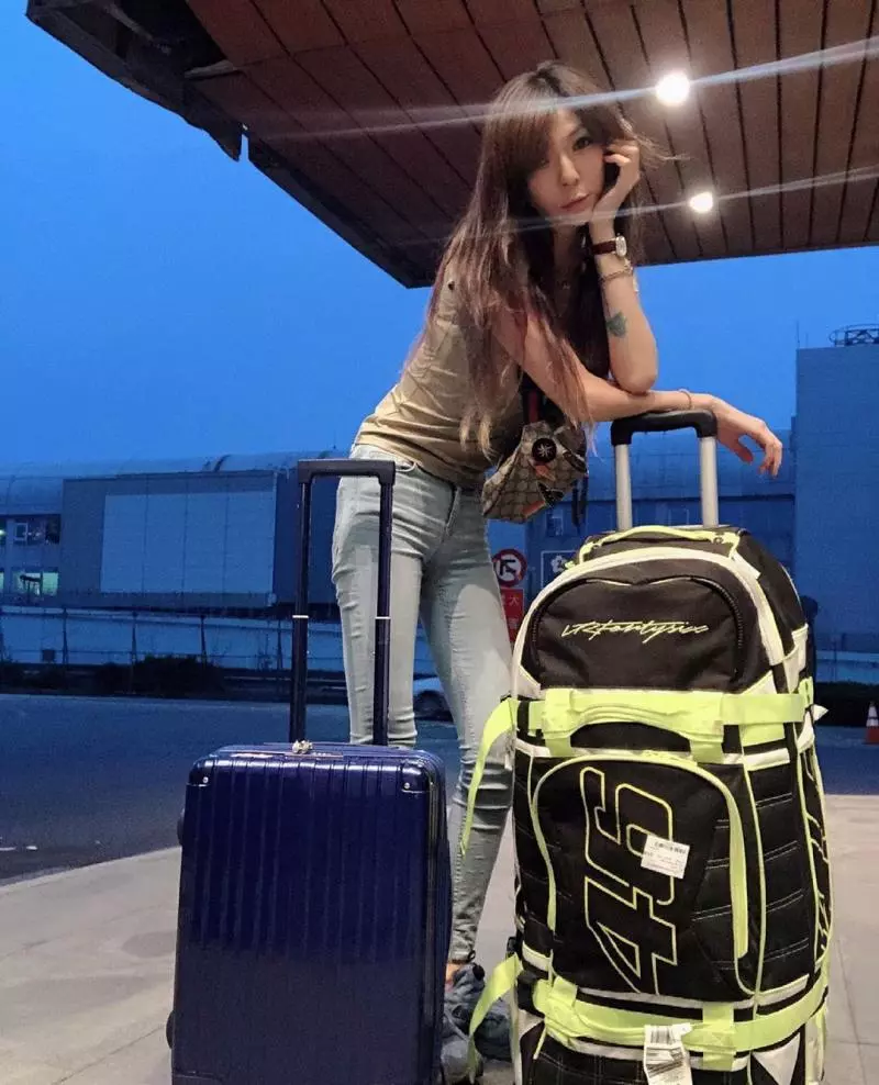 連司機都敬畏!正妹賽車手「陳綠Green Chen」,安全帽脫下更讓人讚嘆!