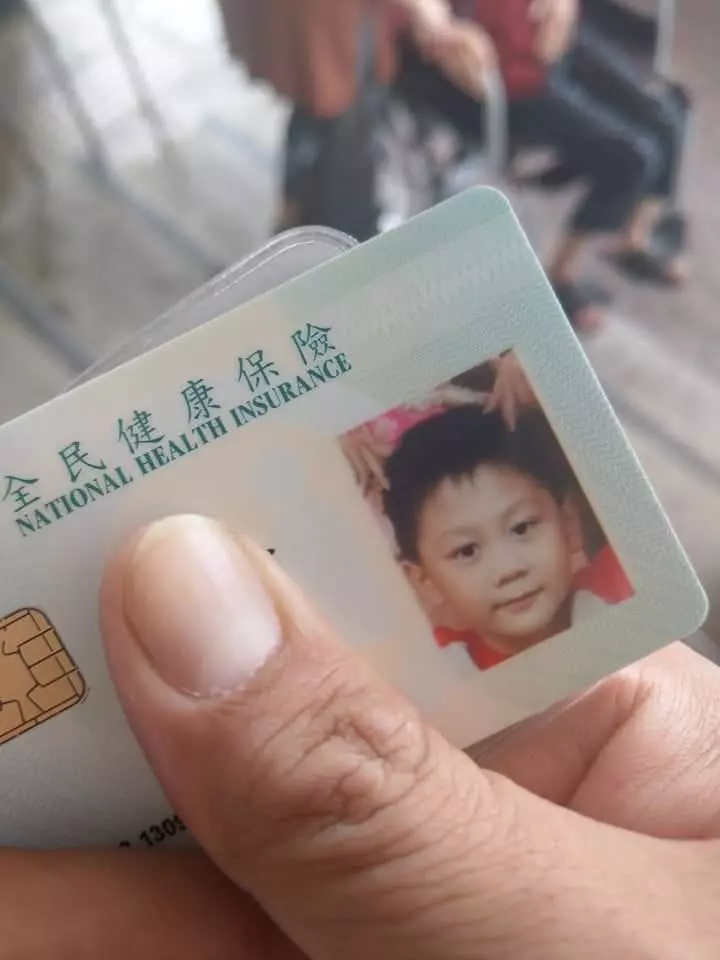 熊孩子一刻不停的愛亂摸東西,聰明的父母帶他去摸榴槤,下次就不敢亂摸了!