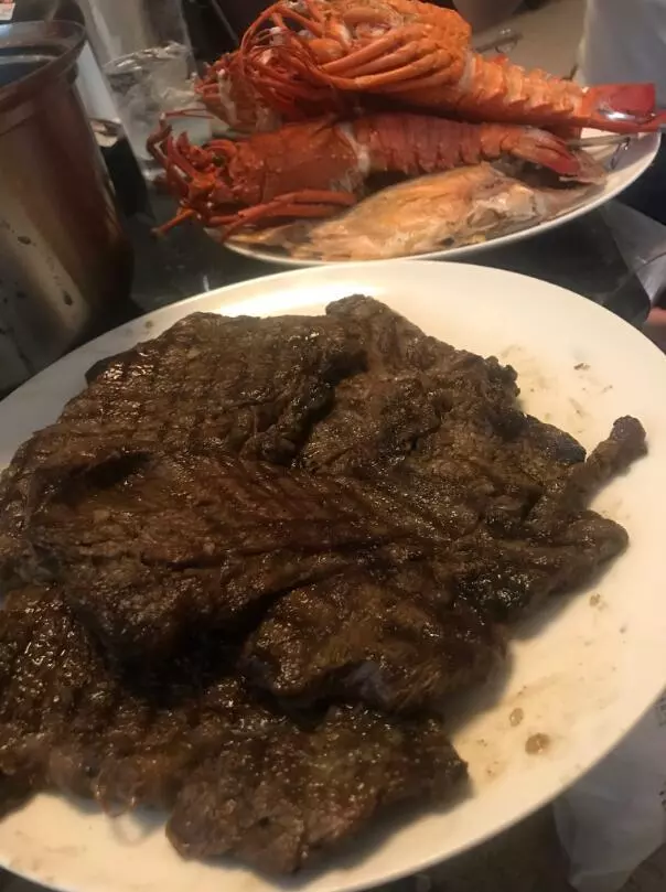 日本網友照著動畫做了鍋黑暗料理,投入大魚大肉,還原度頗高