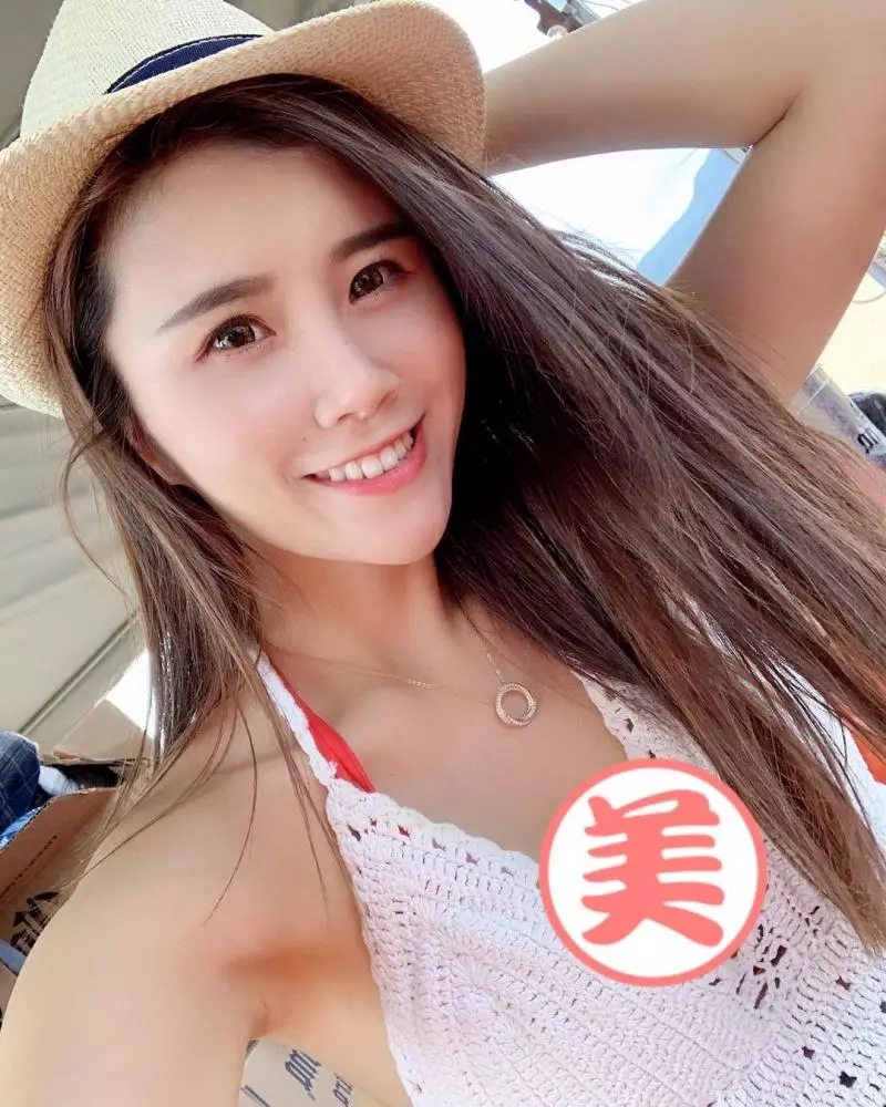 正妹活動主持人子姍彎腰展現「軟實力」,甜美氣質讓人好想戀愛!