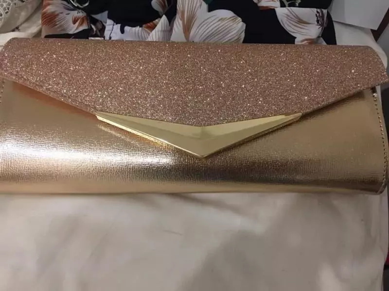 參加高級婚宴該穿絲襪嗎?老公狂唾棄:阿嬤才穿絲襪! 網友看法不同:禮貌問題啊!