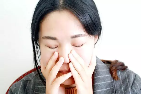 皮膚輕輕一碰就出現淤青,是怎麼回事?緩解淤青,做什麼好?