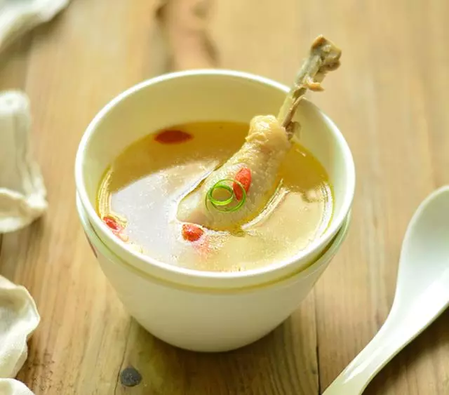 你今天吃雞了嗎?天氣轉冷,教你10種雞湯做法,好吃不貴營養豐富