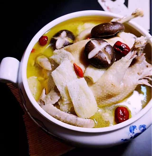 你今天吃雞了嗎?天氣轉冷,教你10種雞湯做法,好吃不貴營養豐富