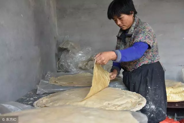 後媽來城裡看病,我忙上班沒理她,下班回家剛進屋傻了眼