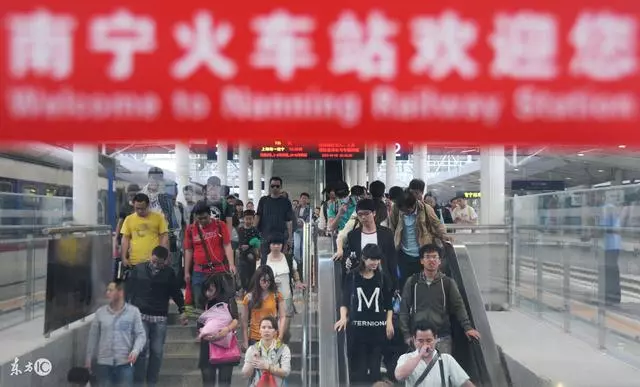 進城給閨女送臘肉,親家嫌我髒不讓進門 女婿做一事 我暖心流淚
