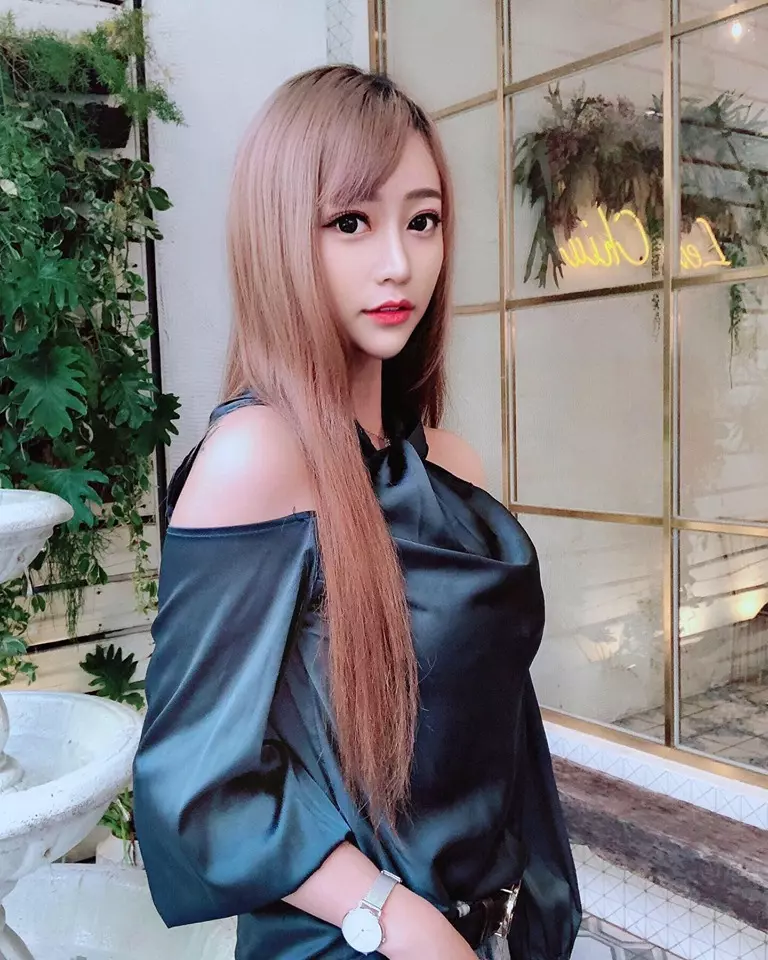 甜美女孩「Doreen Lin」,最火辣的重機女騎士來了,老司機們快跟上!