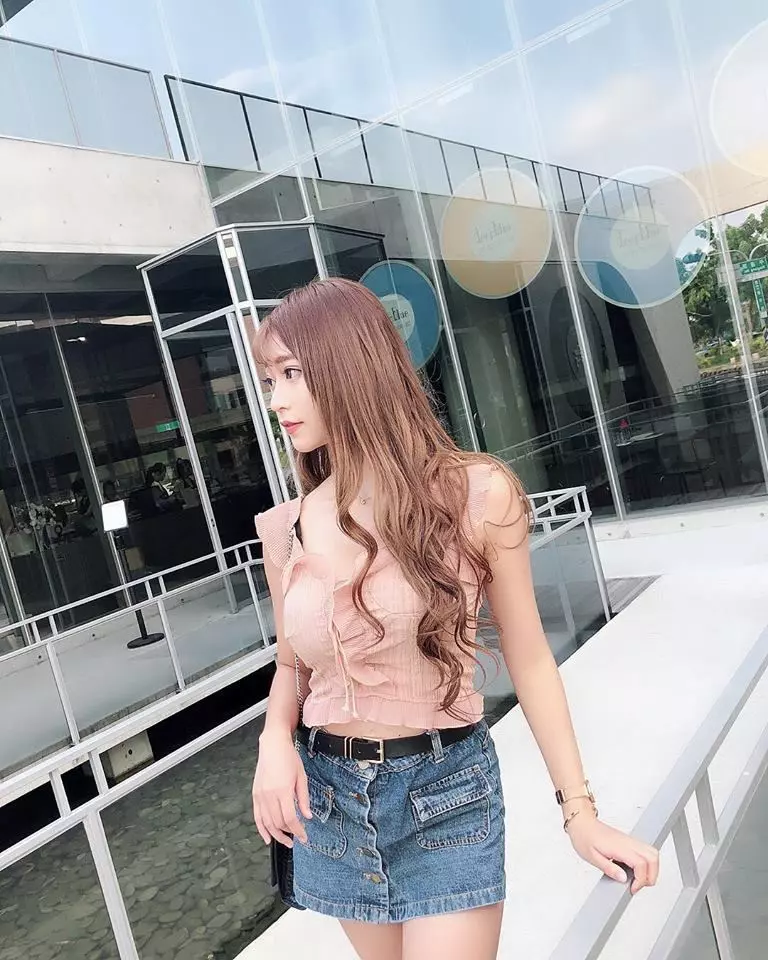 甜美女孩「Doreen Lin」,最火辣的重機女騎士來了,老司機們快跟上!