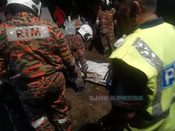 飛來橫禍!疑閃避羅釐松脫輪胎 男子轎車失控慘死